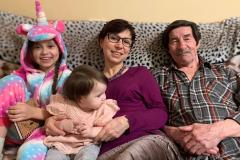 Кызы Ләйлә, оныклары Суфия һәм Айшә белән