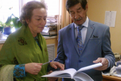 "Татарстан" радиостудиясендә. Әхәт Гаффар һәм балалар-яшүсмерләр программаларының редакторы Дания Гайнетдинова. 2017 ел