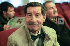 Әхәт Гаффар Тукай клубында сугыш кичкән соңгы татар язучысы Фәйзи Галиевны зурлауда. 2017 ел